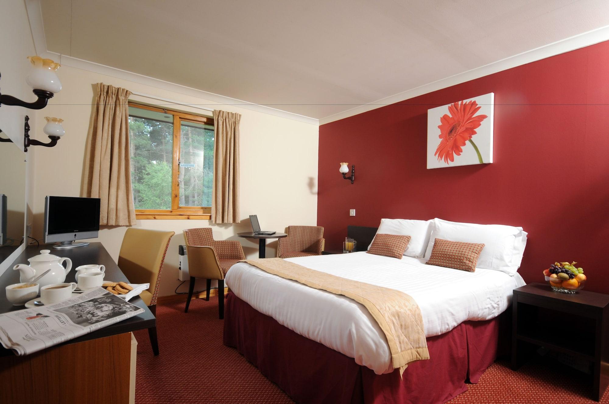 Highlander Hotel 'A Bespoke Hotel' Newtonmore Kültér fotó