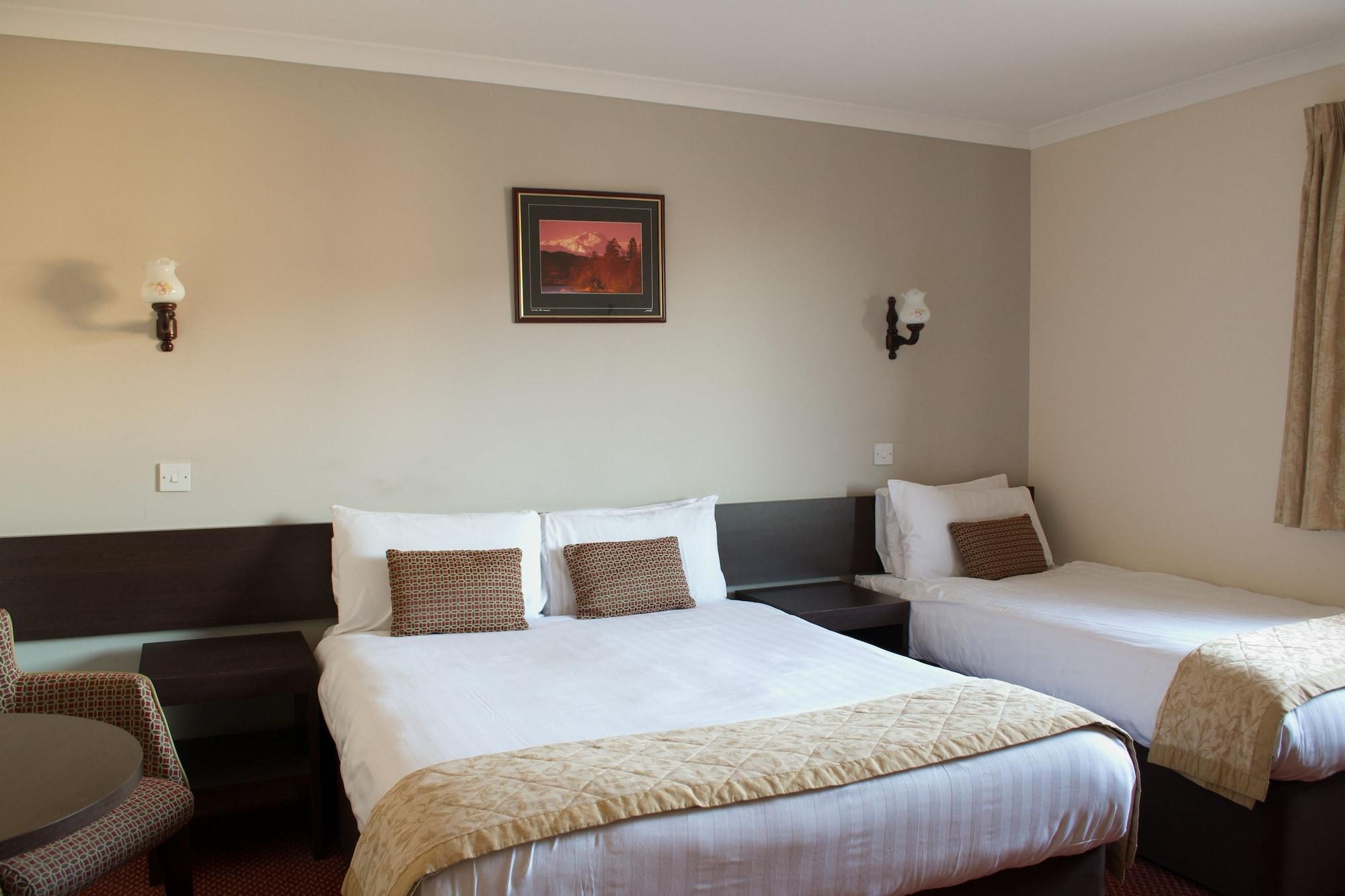 Highlander Hotel 'A Bespoke Hotel' Newtonmore Kültér fotó