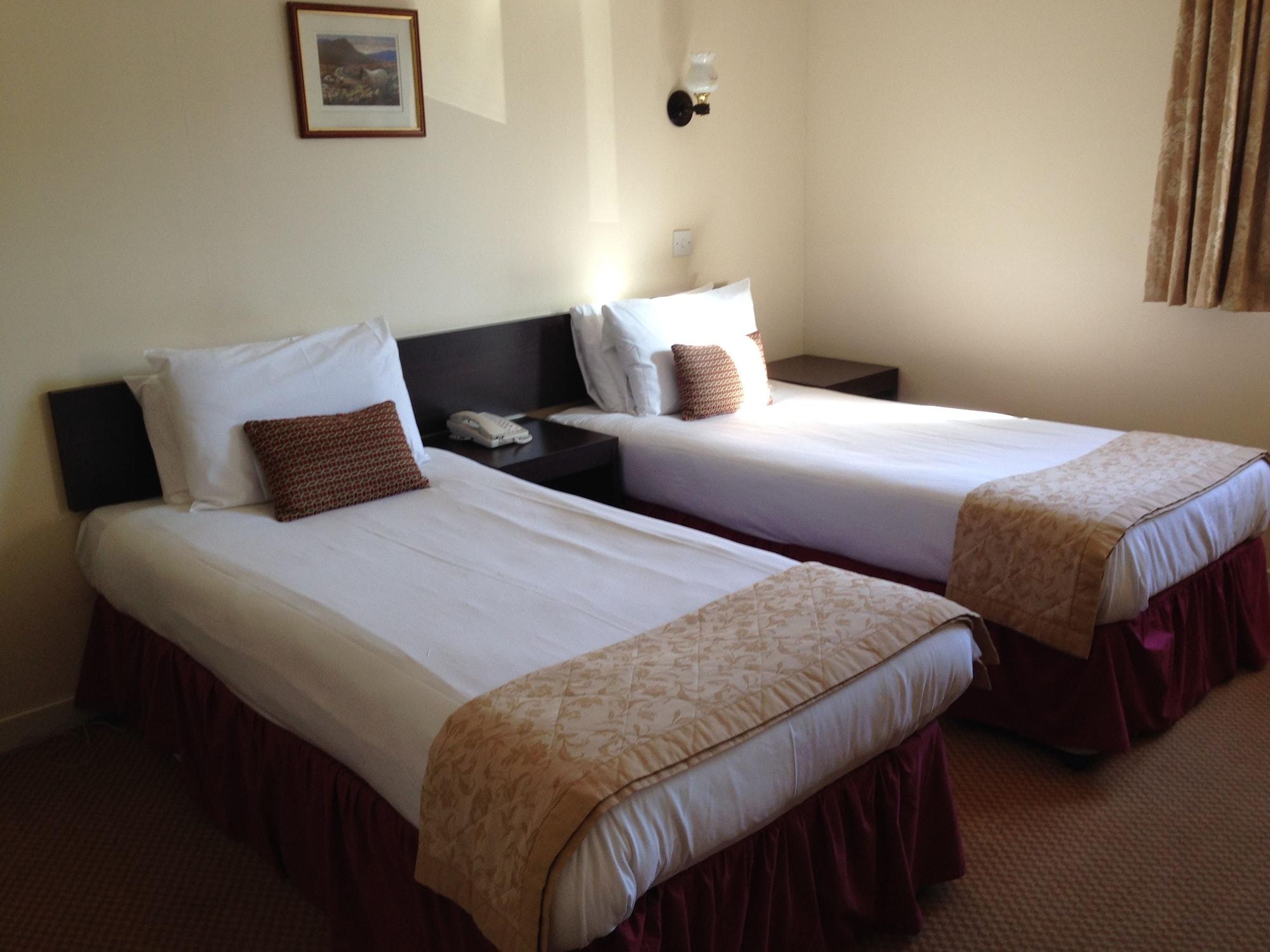 Highlander Hotel 'A Bespoke Hotel' Newtonmore Kültér fotó