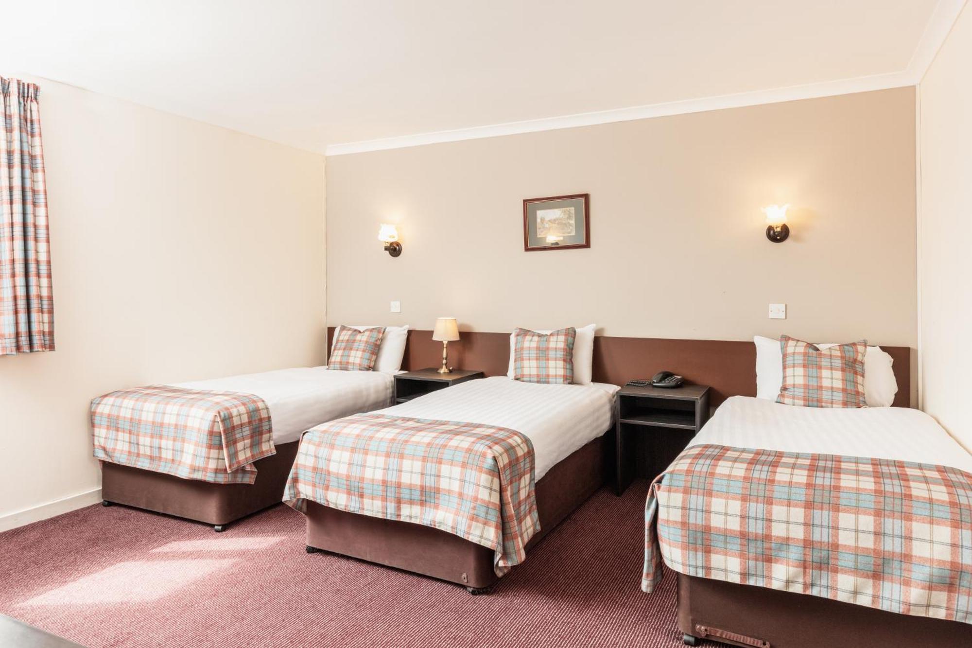 Highlander Hotel 'A Bespoke Hotel' Newtonmore Kültér fotó
