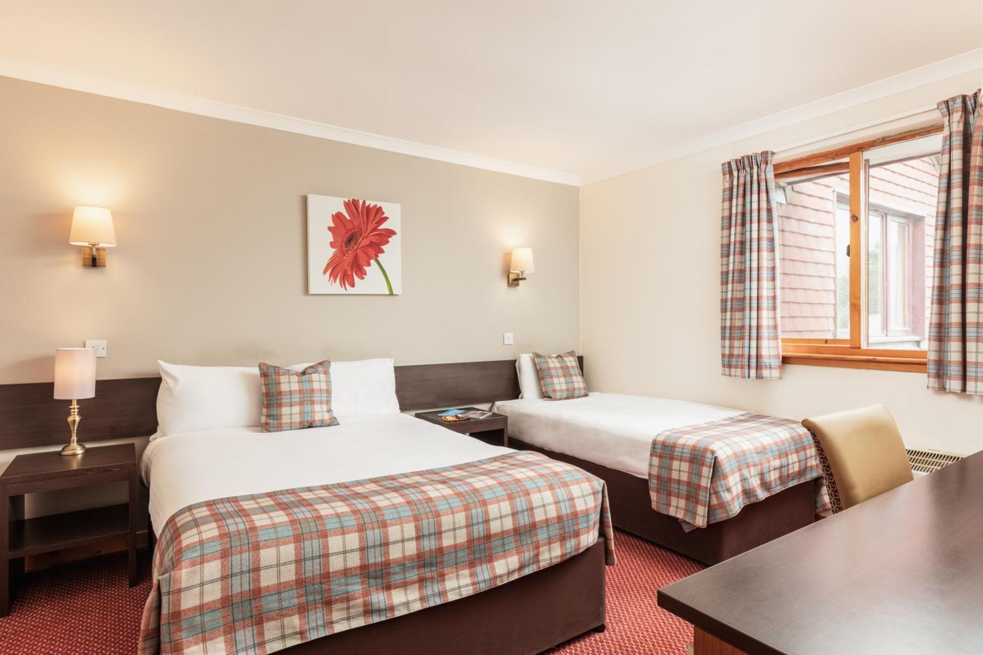 Highlander Hotel 'A Bespoke Hotel' Newtonmore Kültér fotó