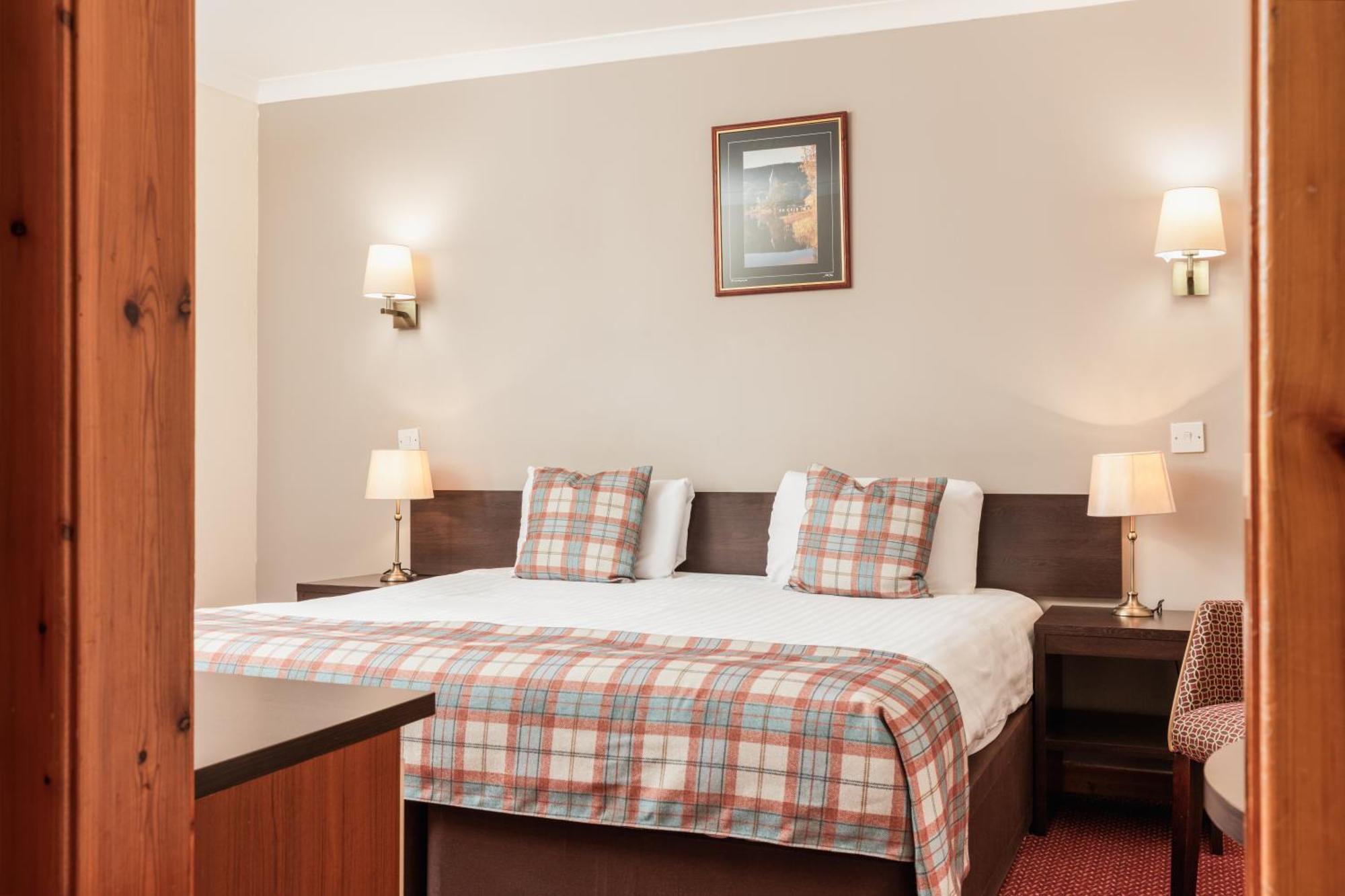 Highlander Hotel 'A Bespoke Hotel' Newtonmore Kültér fotó