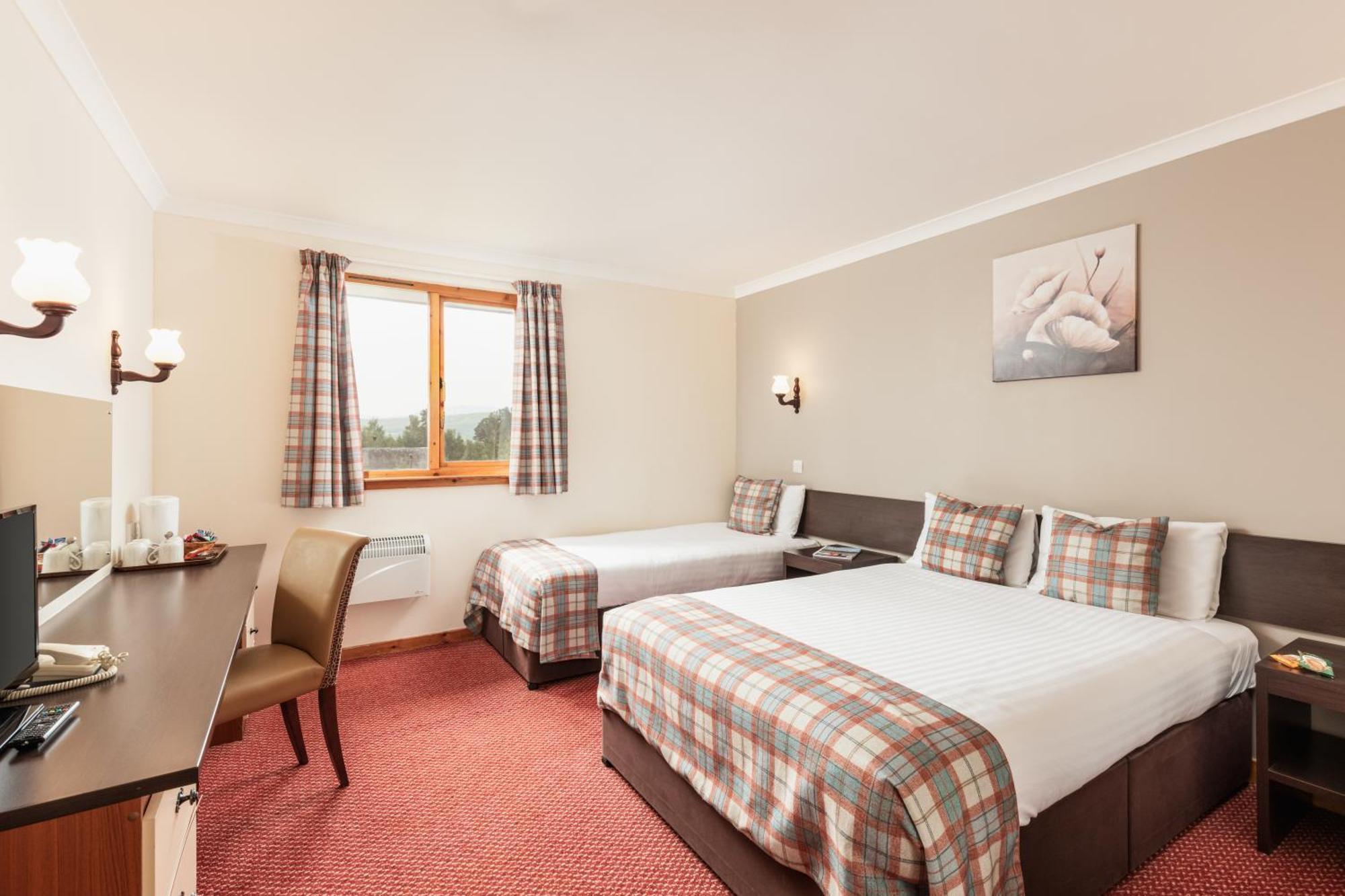 Highlander Hotel 'A Bespoke Hotel' Newtonmore Kültér fotó