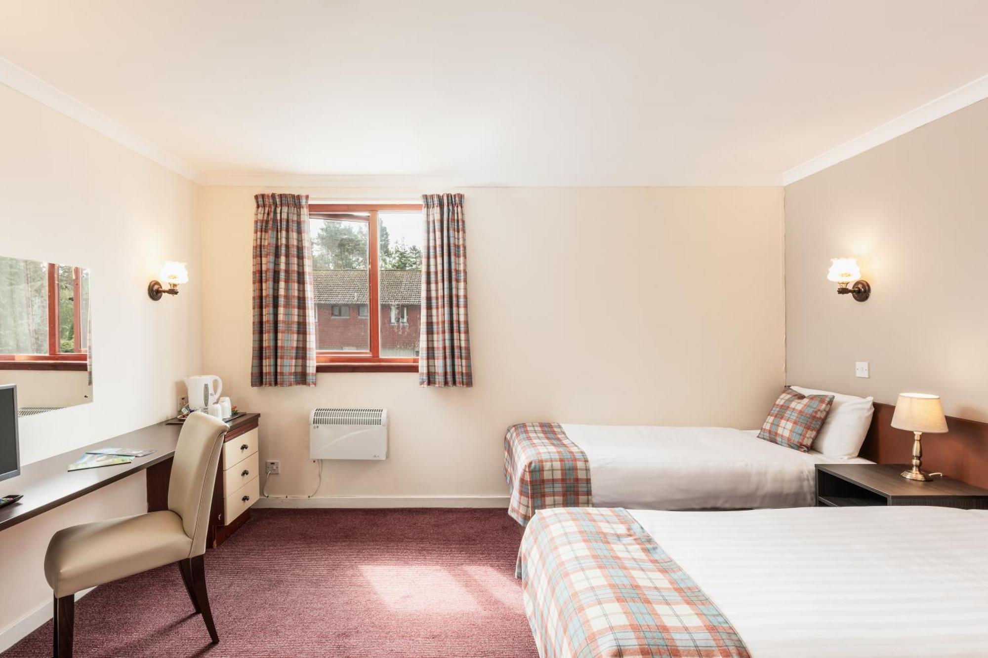 Highlander Hotel 'A Bespoke Hotel' Newtonmore Kültér fotó