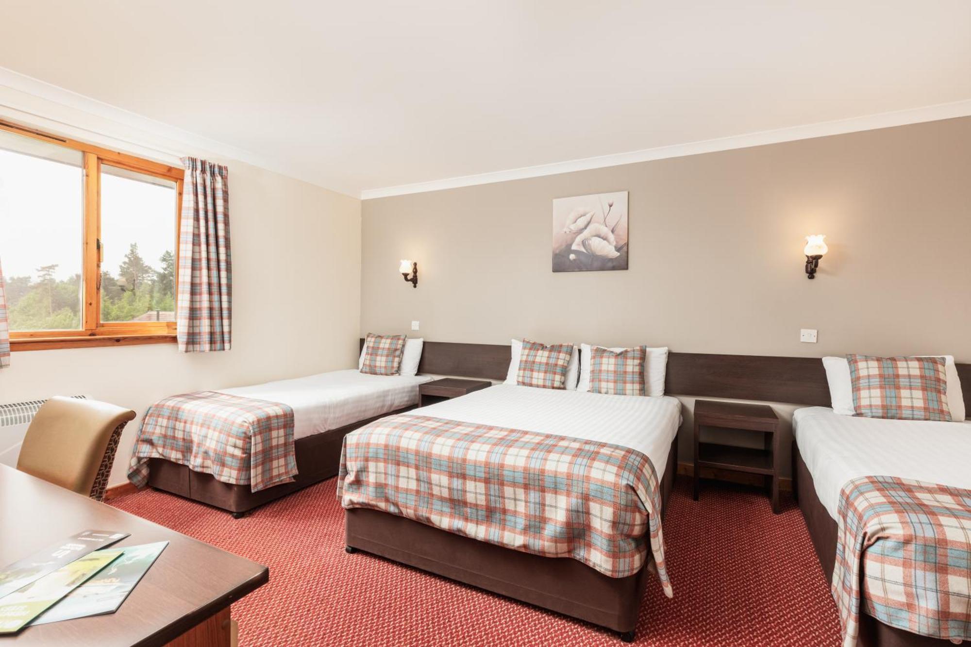 Highlander Hotel 'A Bespoke Hotel' Newtonmore Kültér fotó