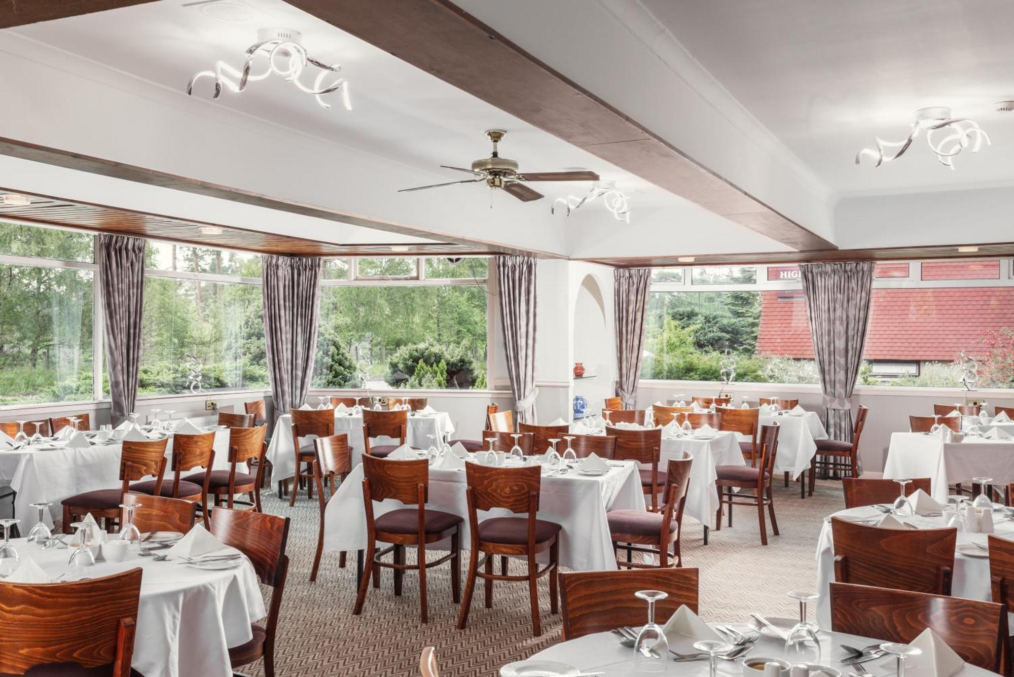 Highlander Hotel 'A Bespoke Hotel' Newtonmore Kültér fotó