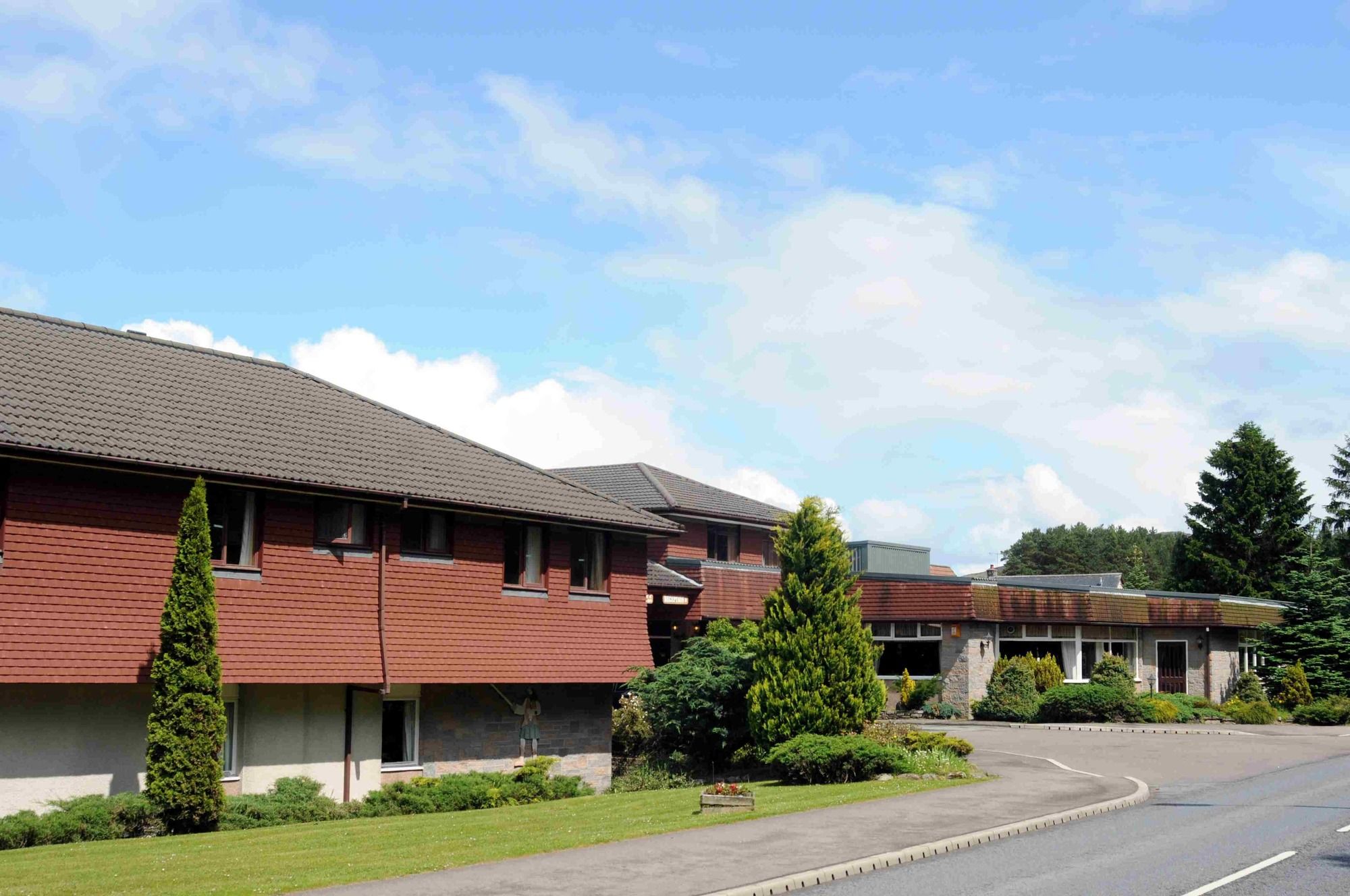 Highlander Hotel 'A Bespoke Hotel' Newtonmore Kültér fotó